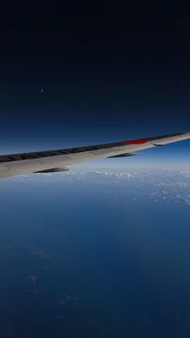 上空で見つけた秘密の月
