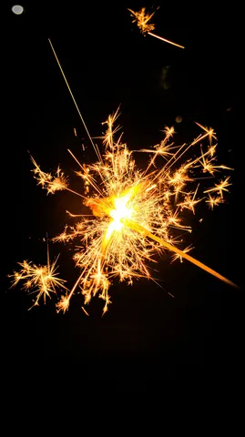 夜空を彩る火花
