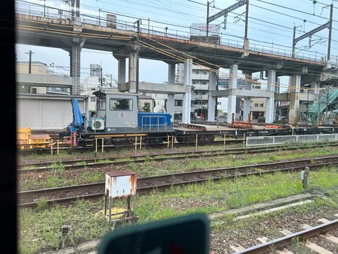 高架下の働く仲間たち