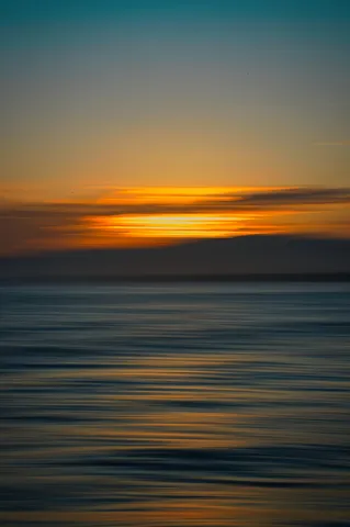 水平線に溶ける光