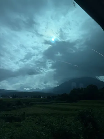 雲間から覗く神秘的な光