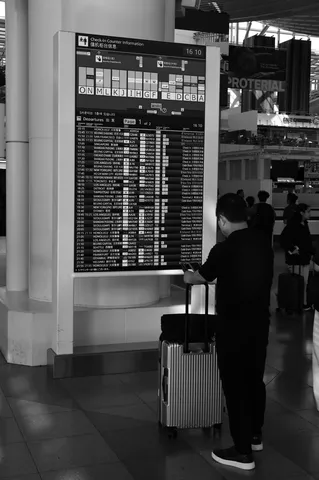 旅立ちの予感、空の案内板
