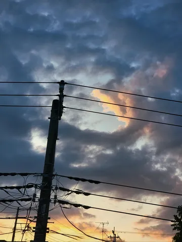 雨雲の切れ間、一筋の光