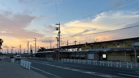 黄昏時の鉄道風景