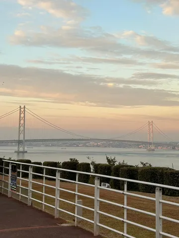 橋と空と海、静かな時間