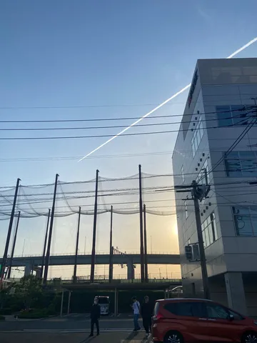 空とビル、コントラストの妙