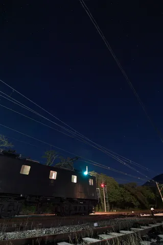 星降る夜、旅立つ列車