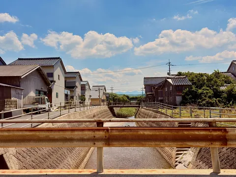 水路と懐かしい風景