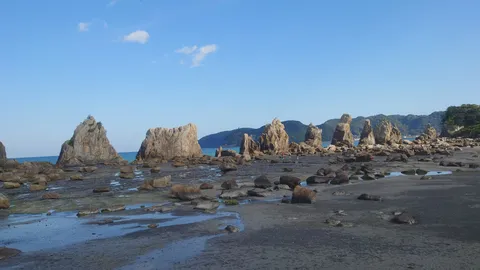 海辺の奇岩群、悠久の佇まい