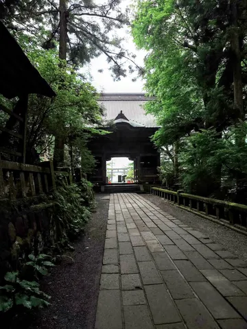 緑に包まれた古都への誘い