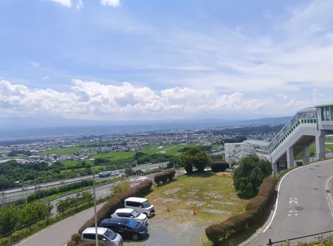 広がる街並みと青い空