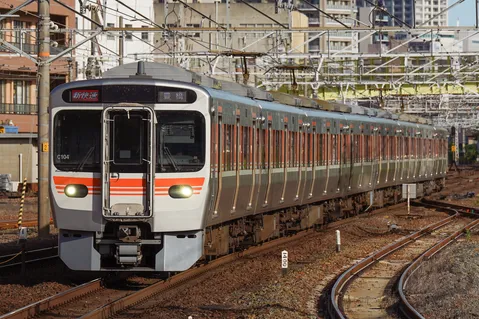 陽光の下、新快速が往く