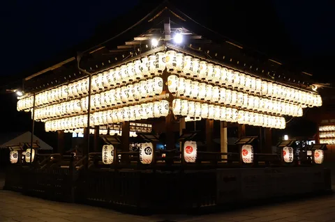 夜空を彩る無数の灯り