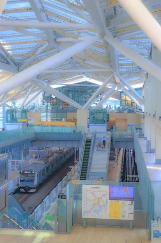 未来都市の駅、電車発車！