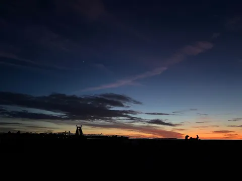 夕暮れのシルエット遊び