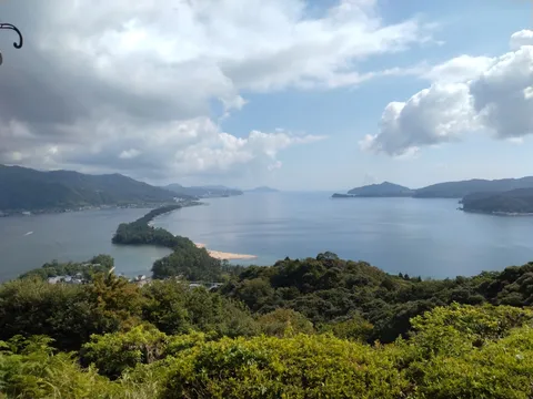 空と海と緑のコントラスト