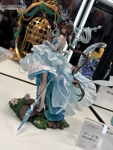 儚くも美しい、幻想的なフィギュア