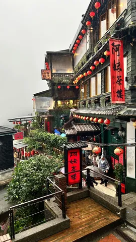 雨が似合う、赤提灯劇場
