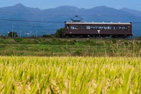 路と山と電車の記憶