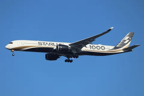大空を舞う巨大機の余韻