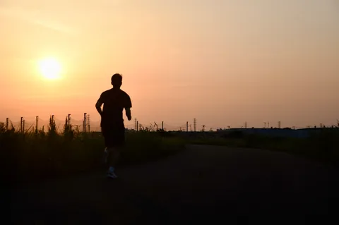 茜色のランニングロード