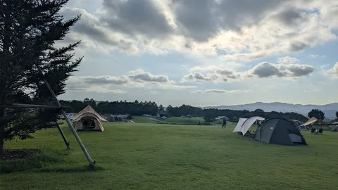 風とテントの午後