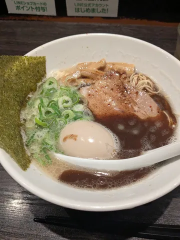 濃厚スープと温玉の誘惑