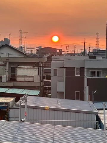 夕焼けに染まる街並み