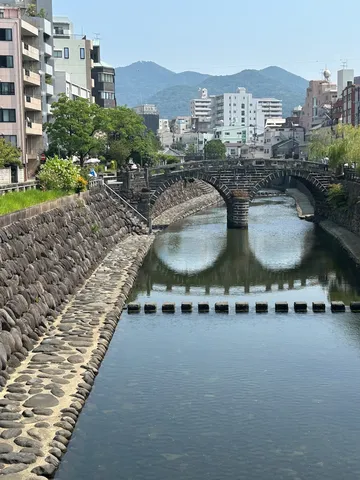 石畳と水面が織りなす、古都の風情