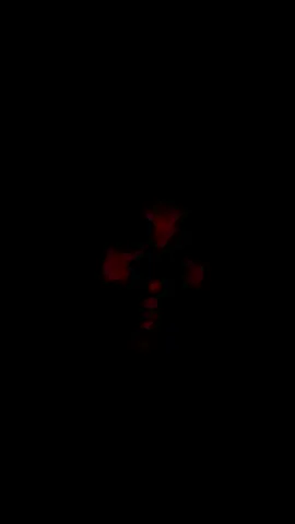 闇夜に浮かぶ赤い影