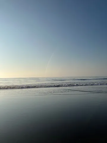 空と海が織りなす光のグラデーション
