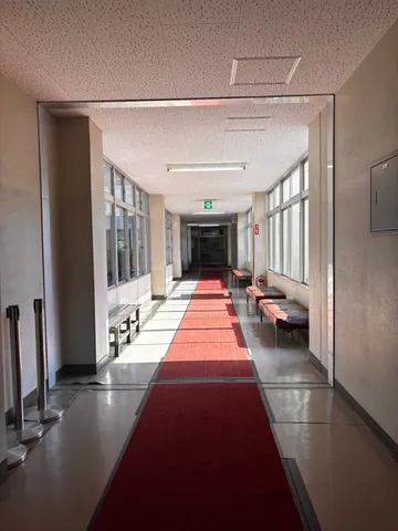 時の経過を感じる通路