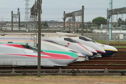 新幹線たちの並び、静かなる出撃準備