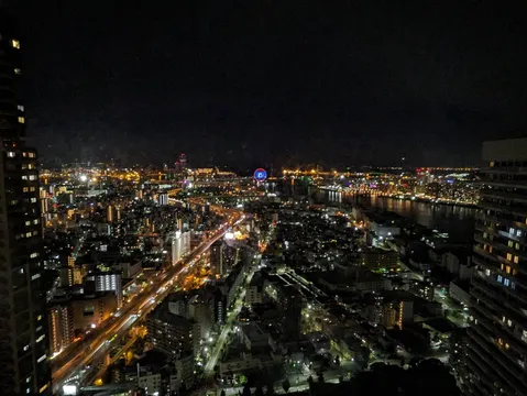 夜景に輝く都会の光芒