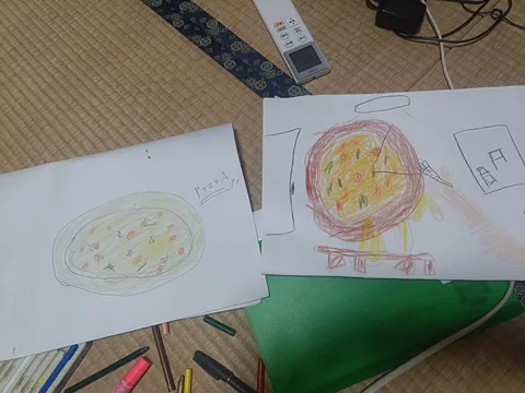 子供の描いたピザとお絵かきタイム