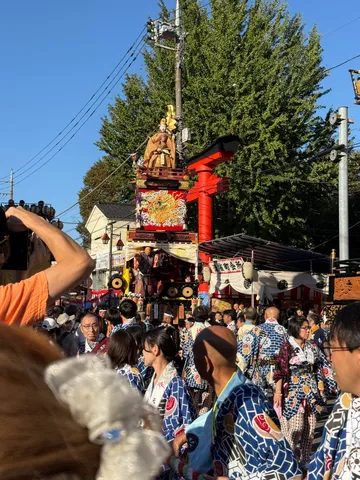 夏祭りの風と光の行列