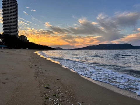 夕焼け、波打ち際の特等席
