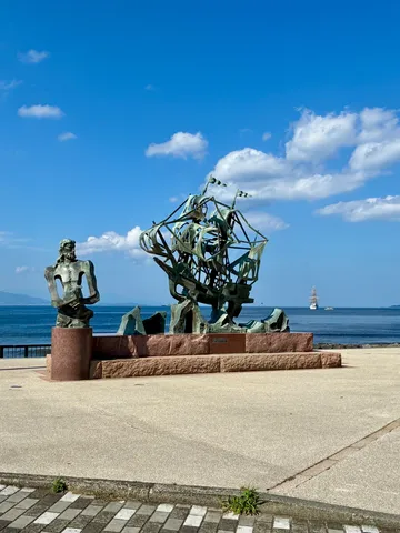 海辺に揺れる鉄の夢