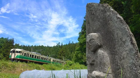 古の時を刻む、列車の旅路