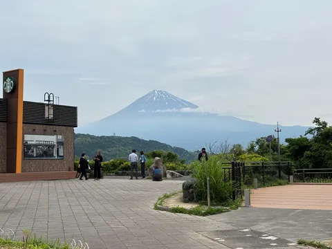 スタバと富士山の絶景、一期一会の瞬間
