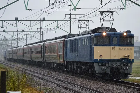 雨粒舞う、鉄道の旅情