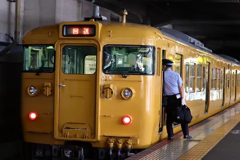 回送列車の静かな佇まい