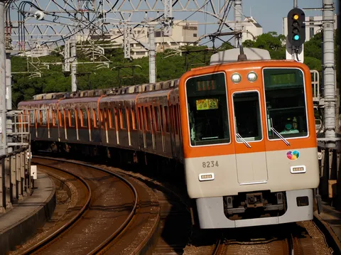 橙色の列車が描く曲線