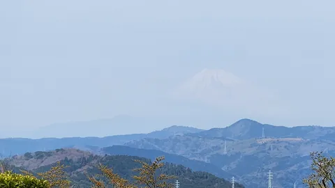 霞む彼方の霊峰