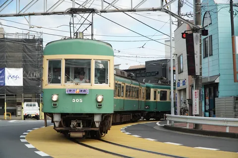 街角を走る緑の瞬間