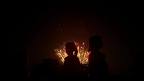 花火の影が語る夜