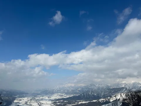 雪景色と青空のコントラスト