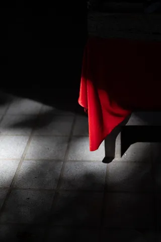 静寂に灯る赤