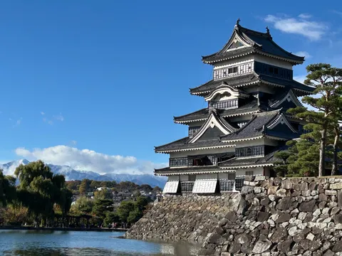 お堀の番人、今日も晴れやか