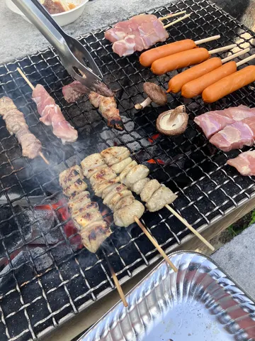 炭火でジュージュー、夏休みのBBQ